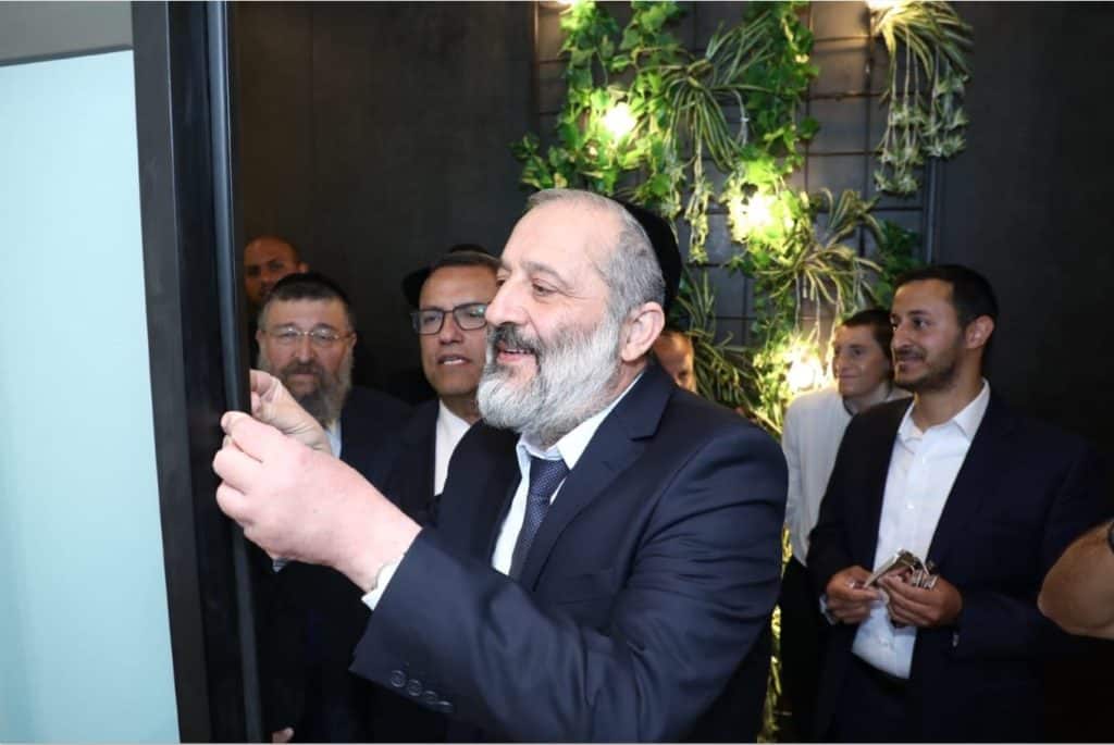 קביעת מזוזה